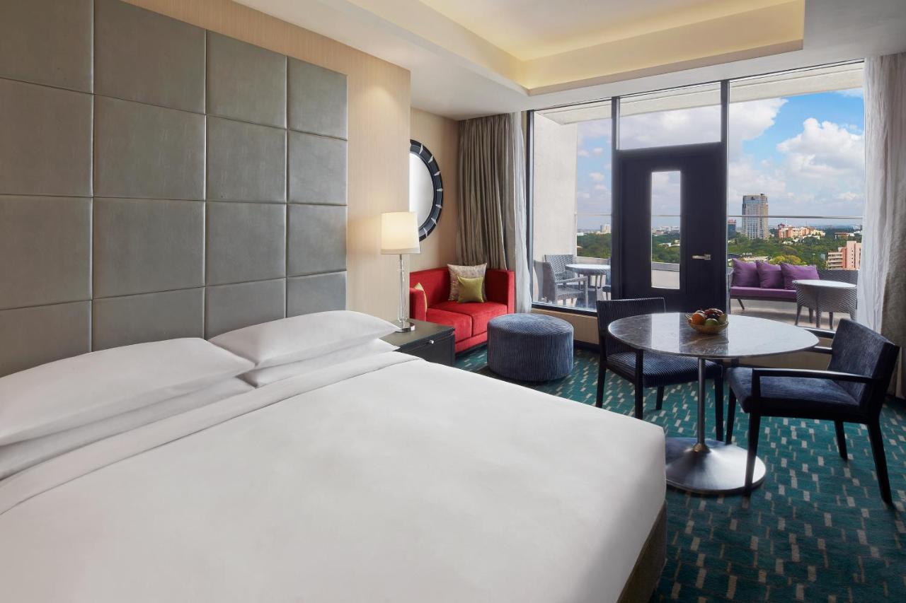 Renaissance Bengaluru Race Course Hotel Екстериор снимка