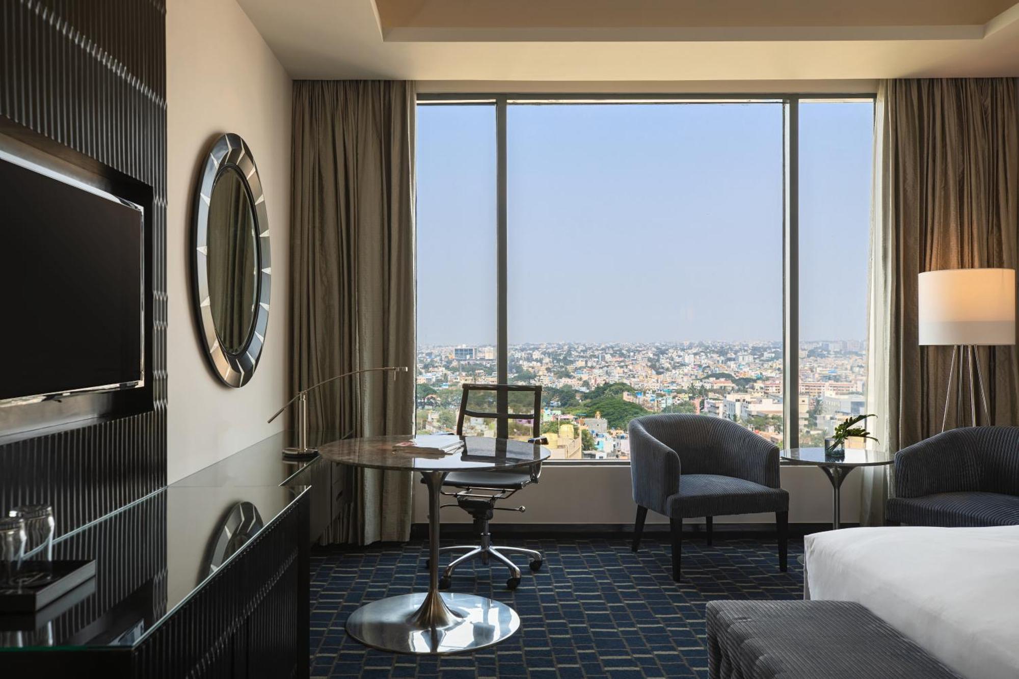 Renaissance Bengaluru Race Course Hotel Екстериор снимка