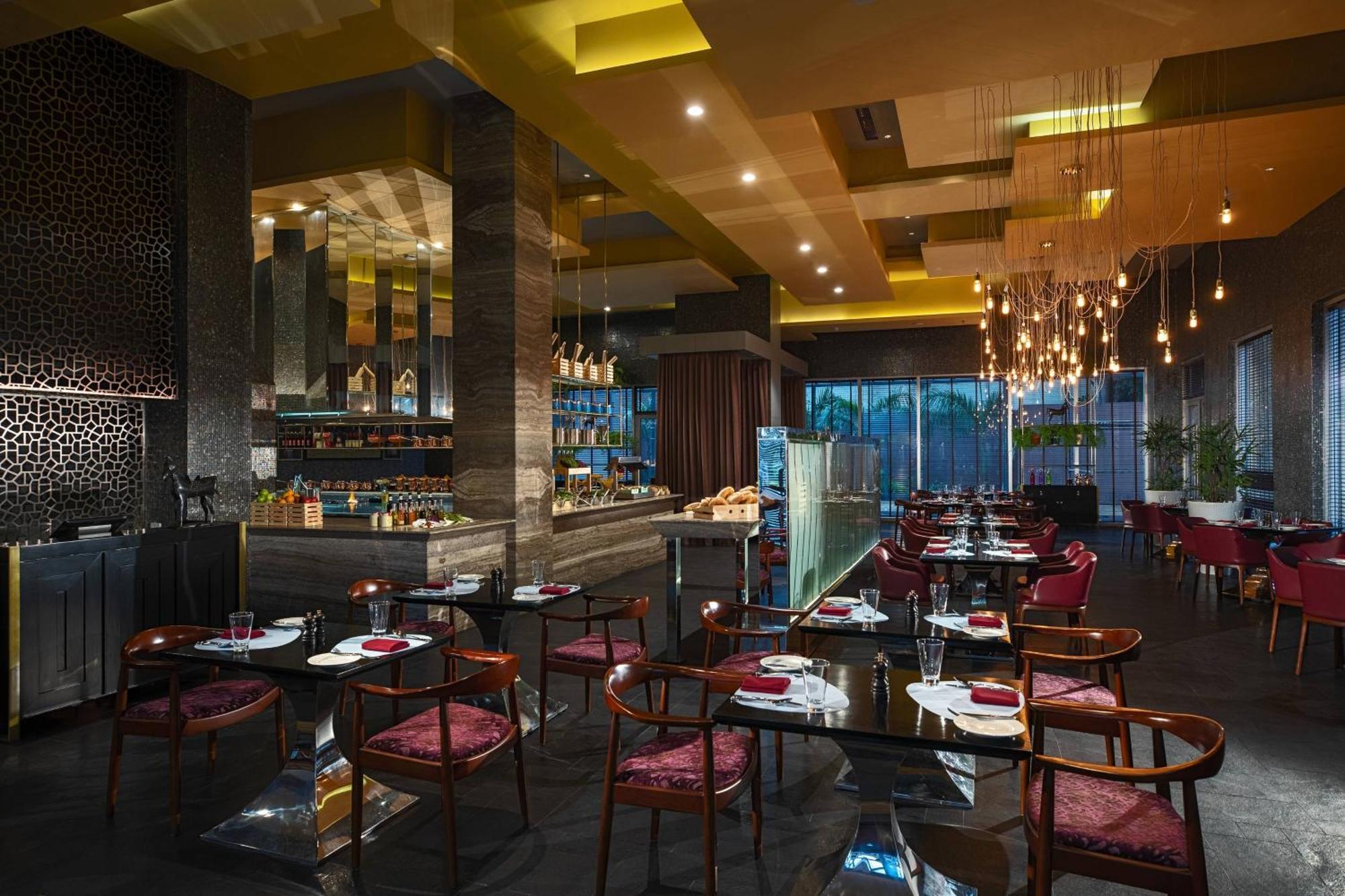 Renaissance Bengaluru Race Course Hotel Екстериор снимка