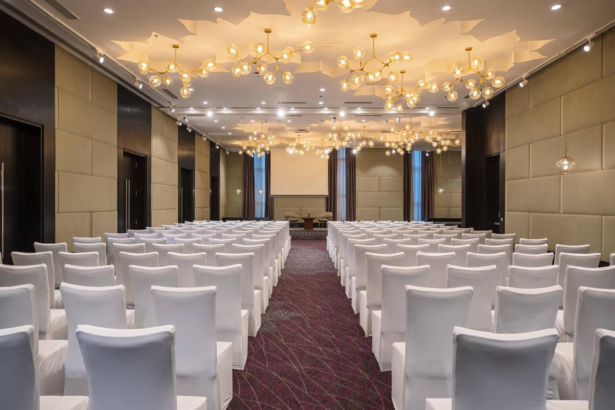 Renaissance Bengaluru Race Course Hotel Екстериор снимка