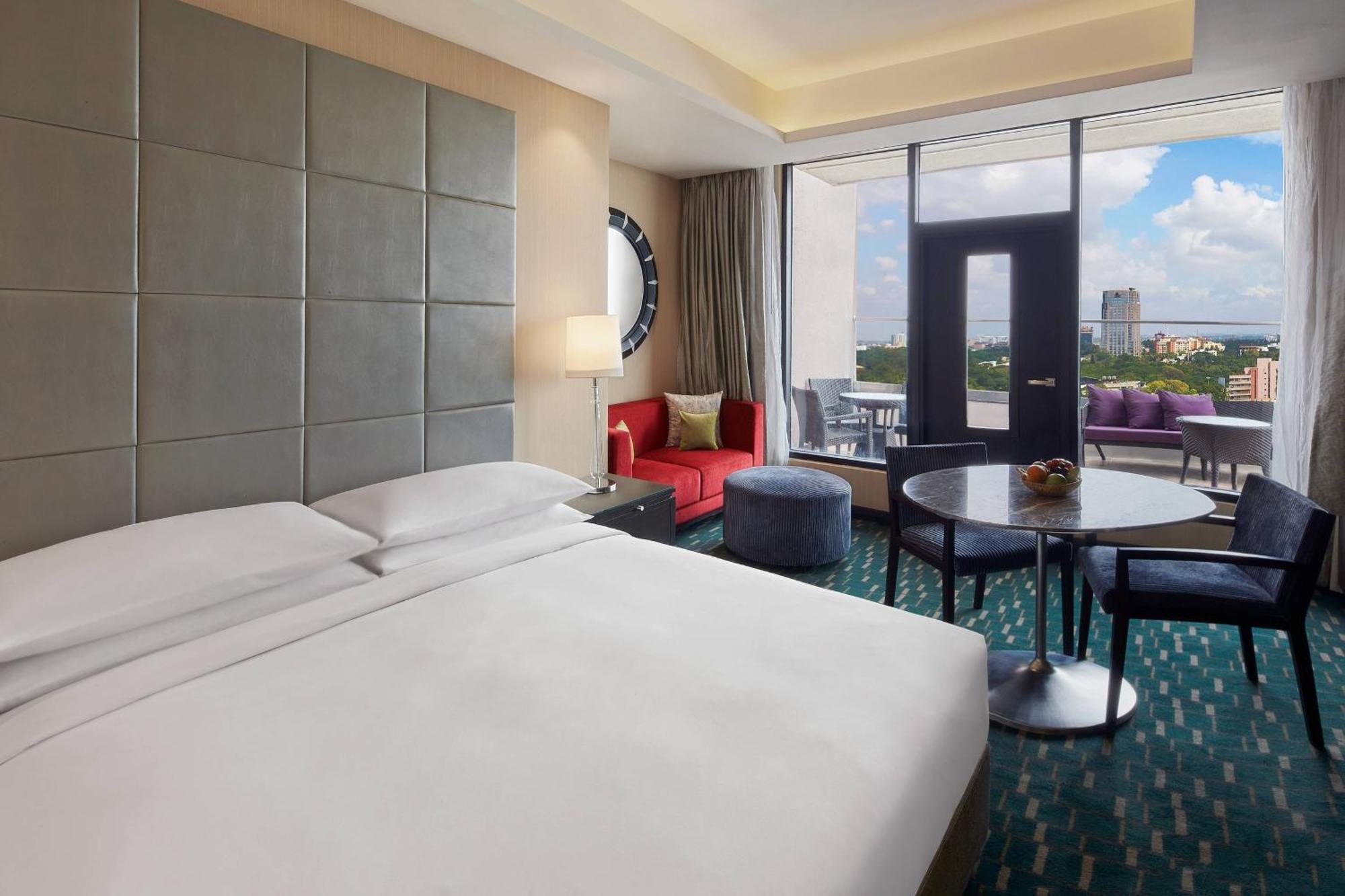 Renaissance Bengaluru Race Course Hotel Екстериор снимка