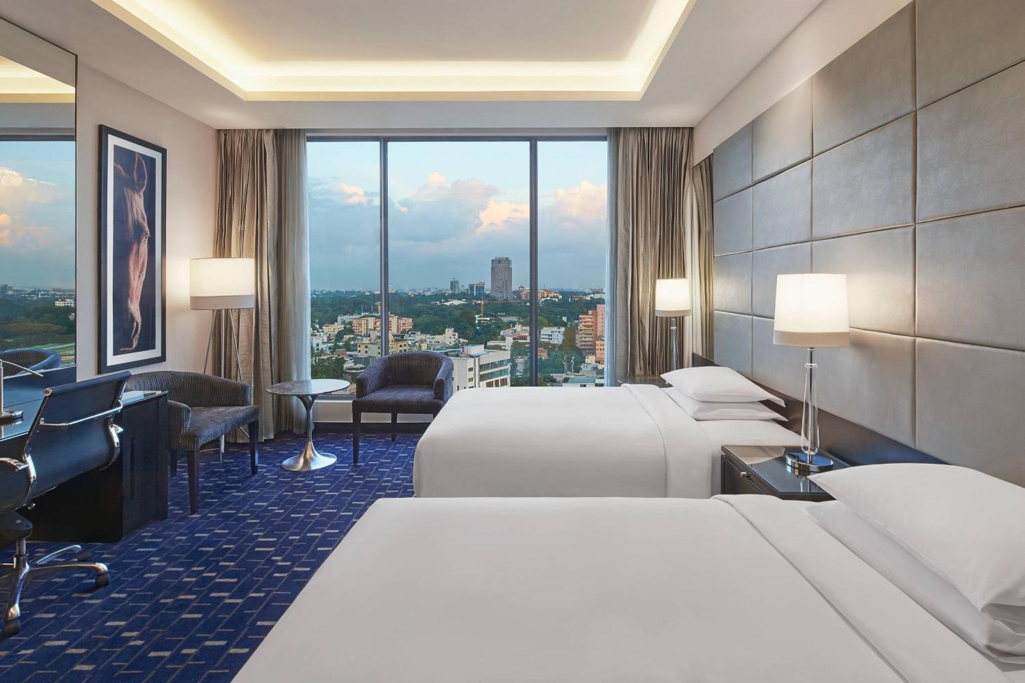 Renaissance Bengaluru Race Course Hotel Екстериор снимка